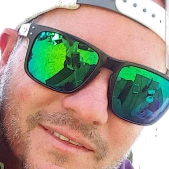 Meet your Posher, Erik - Picture 2 of 2